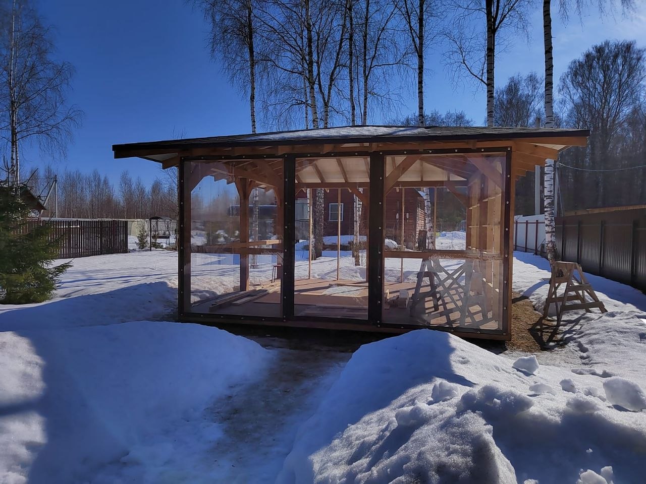 Зимняя беседка с мягкими окнами ПВХ в Кадоме